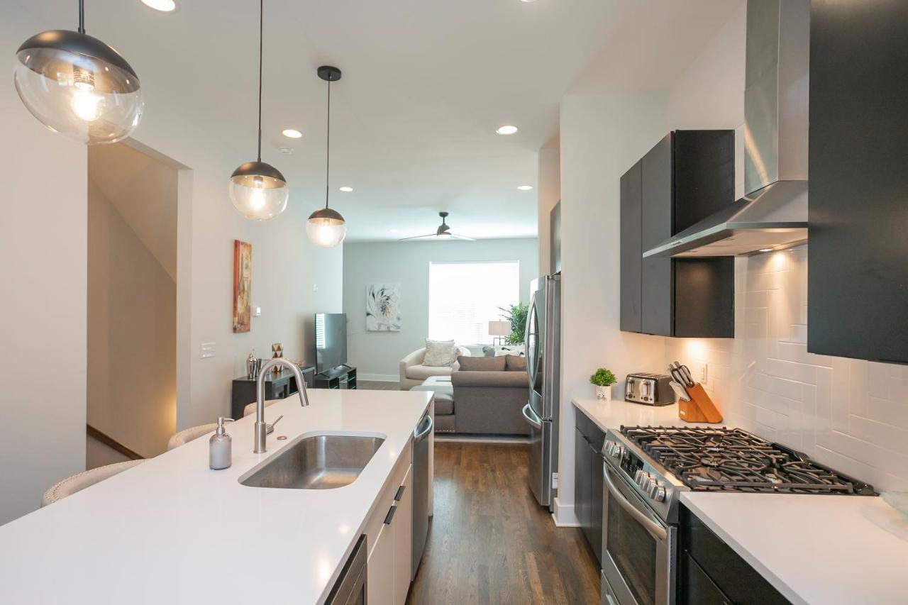 Luxury Townhome Skyline Views Mins To Dt Nashville Exterior photo