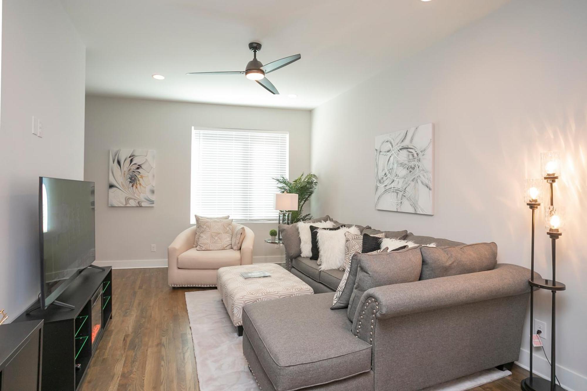 Luxury Townhome Skyline Views Mins To Dt Nashville Exterior photo