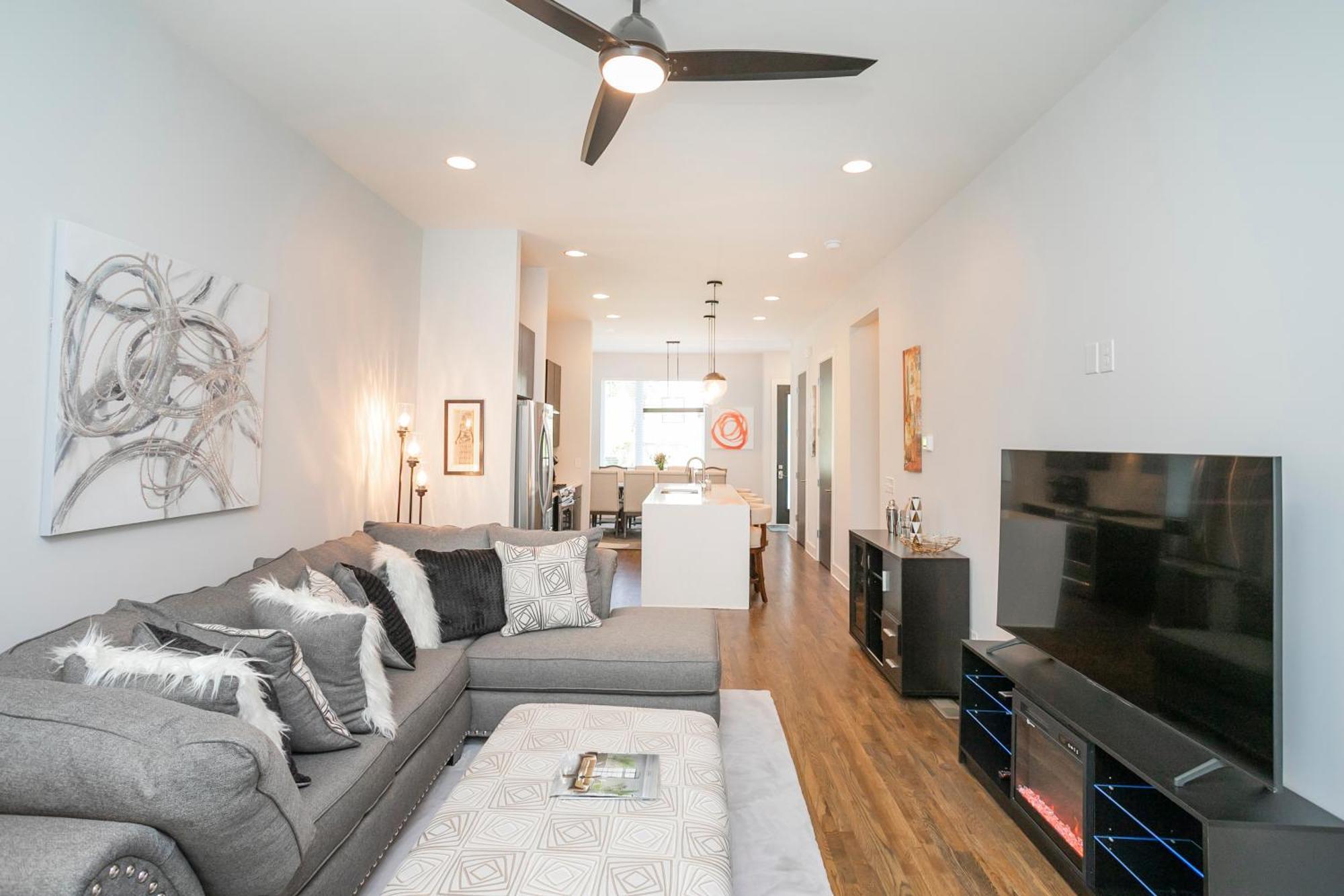Luxury Townhome Skyline Views Mins To Dt Nashville Exterior photo