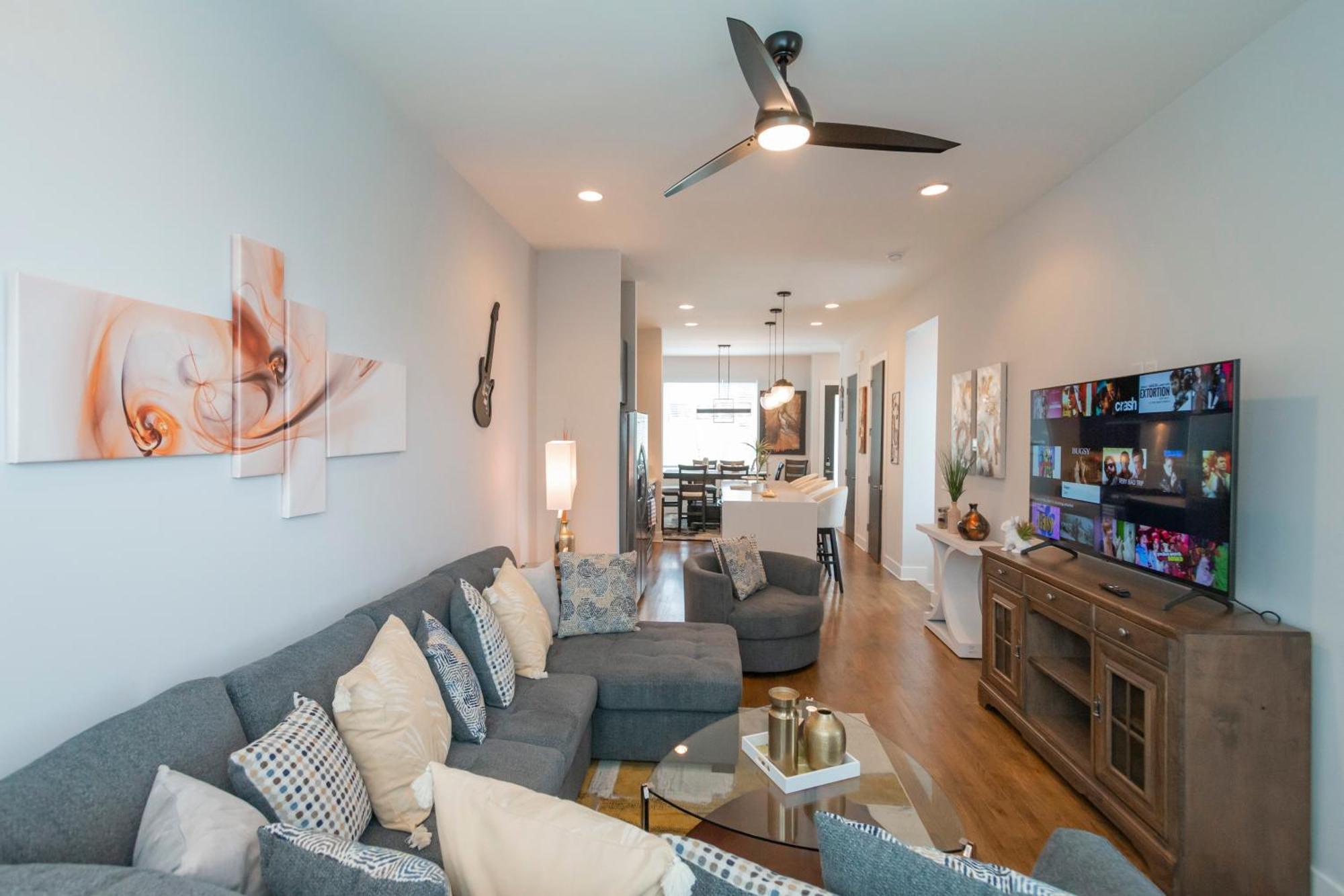 Luxury Townhome Skyline Views Mins To Dt Nashville Exterior photo