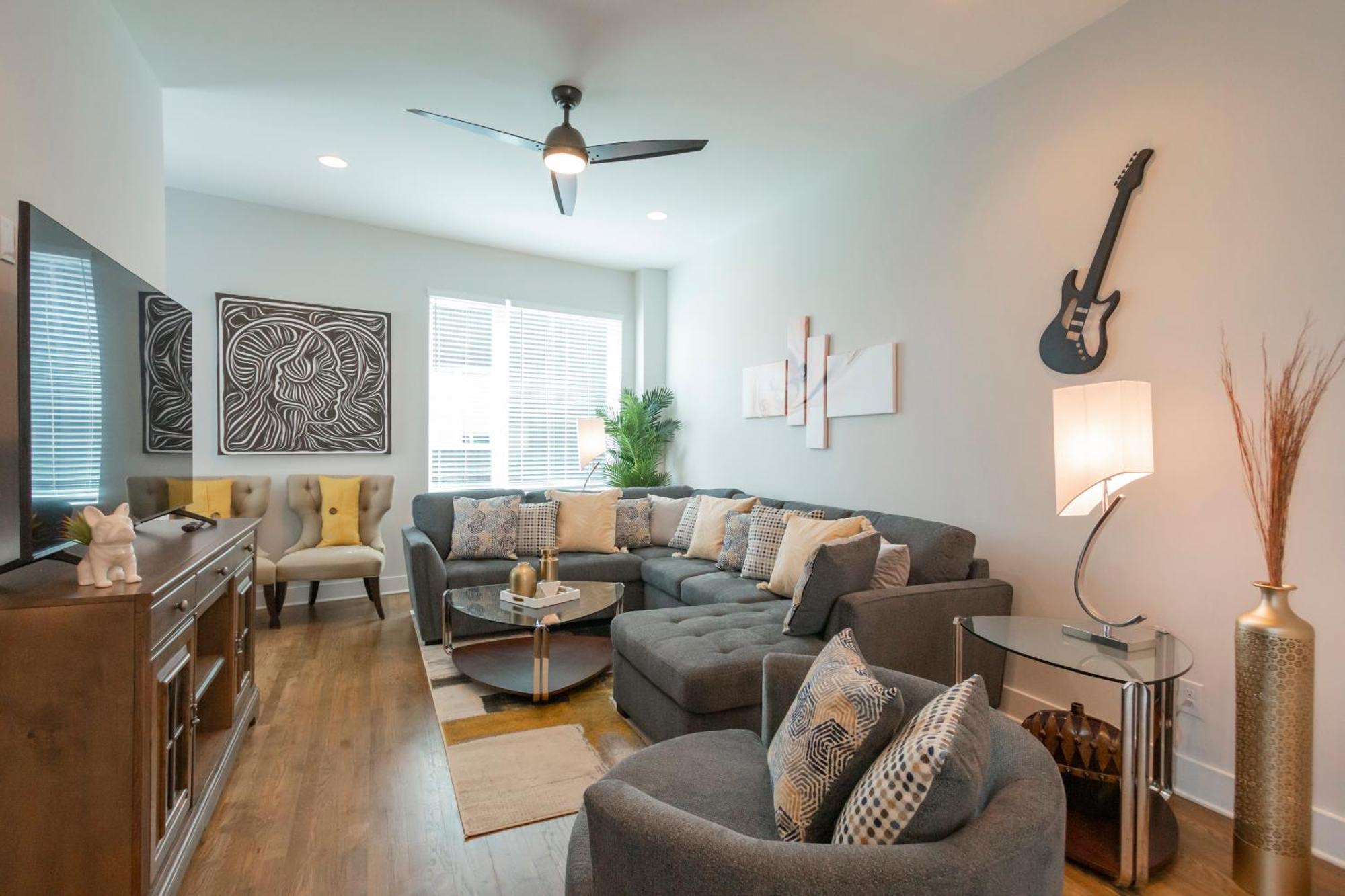 Luxury Townhome Skyline Views Mins To Dt Nashville Exterior photo